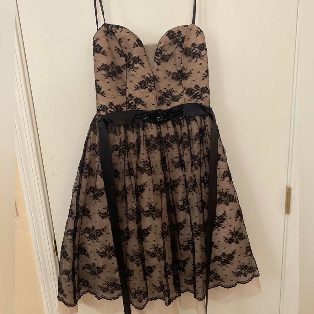 Nude dress with black lace. Size jrs 9/10.